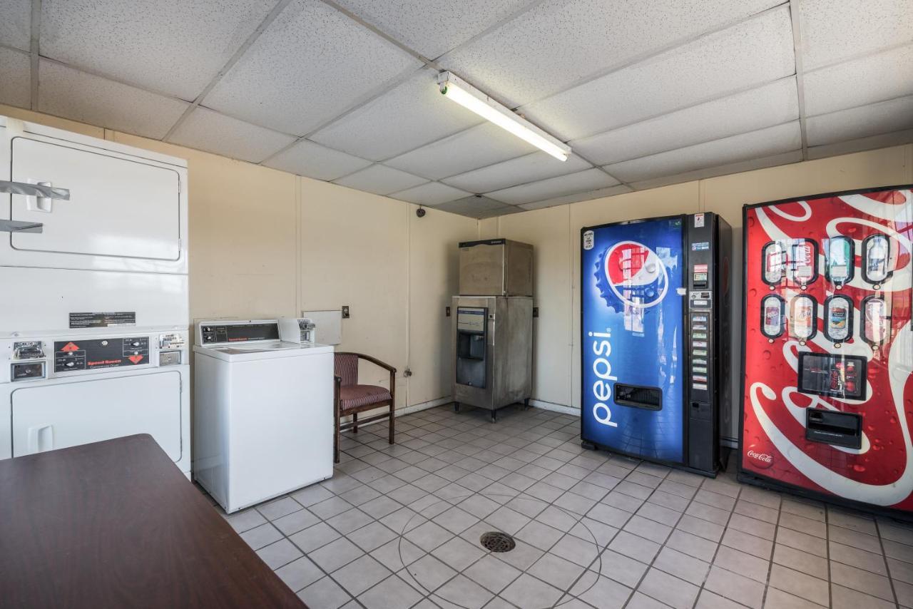 Americas Best Value Inn Arkadelphia Exterior photo