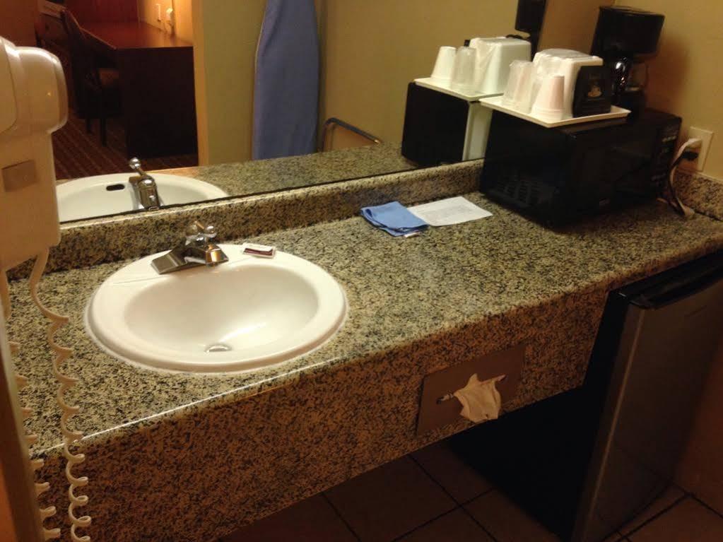 Americas Best Value Inn Arkadelphia Exterior photo
