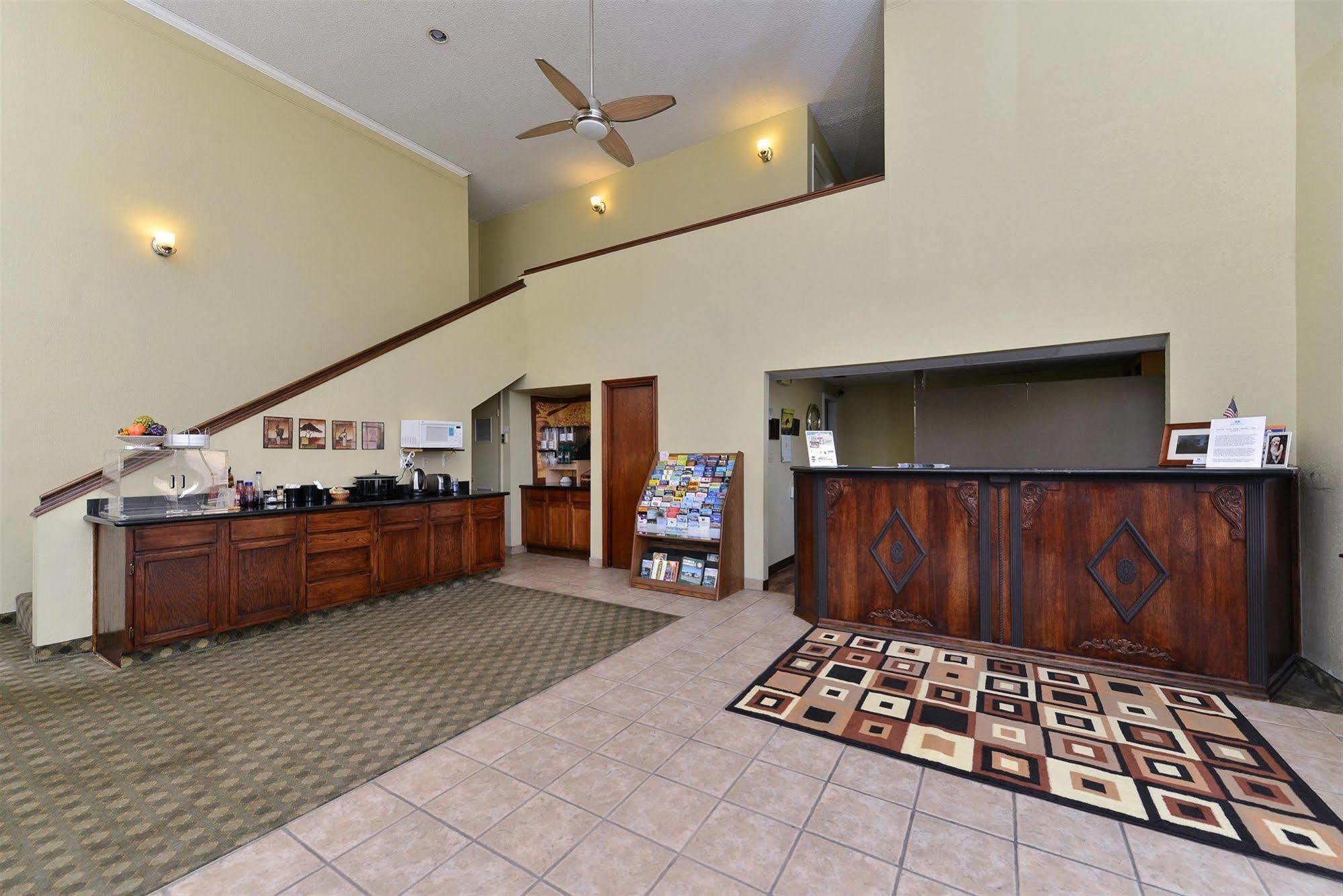 Americas Best Value Inn Arkadelphia Exterior photo
