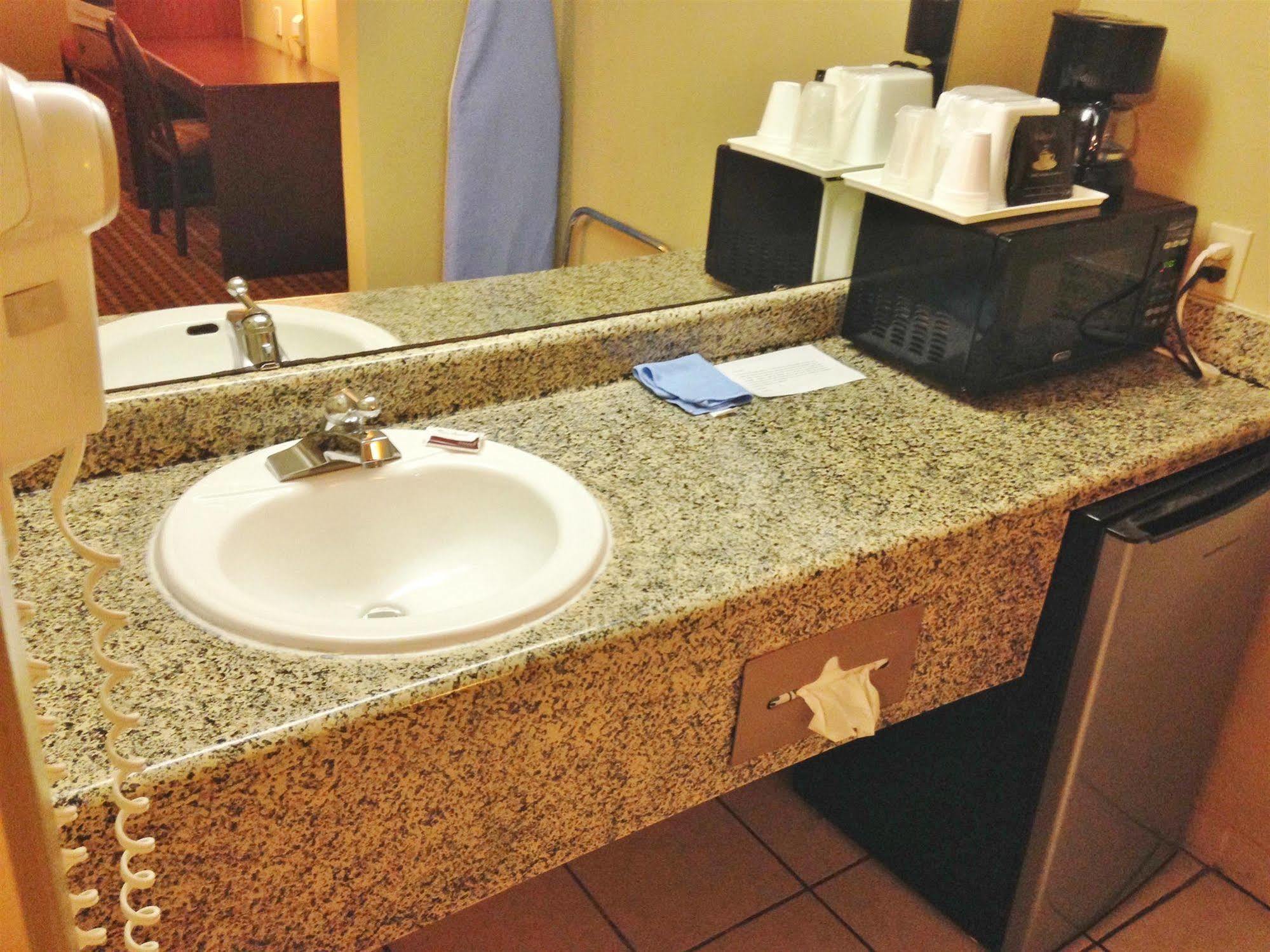 Americas Best Value Inn Arkadelphia Exterior photo