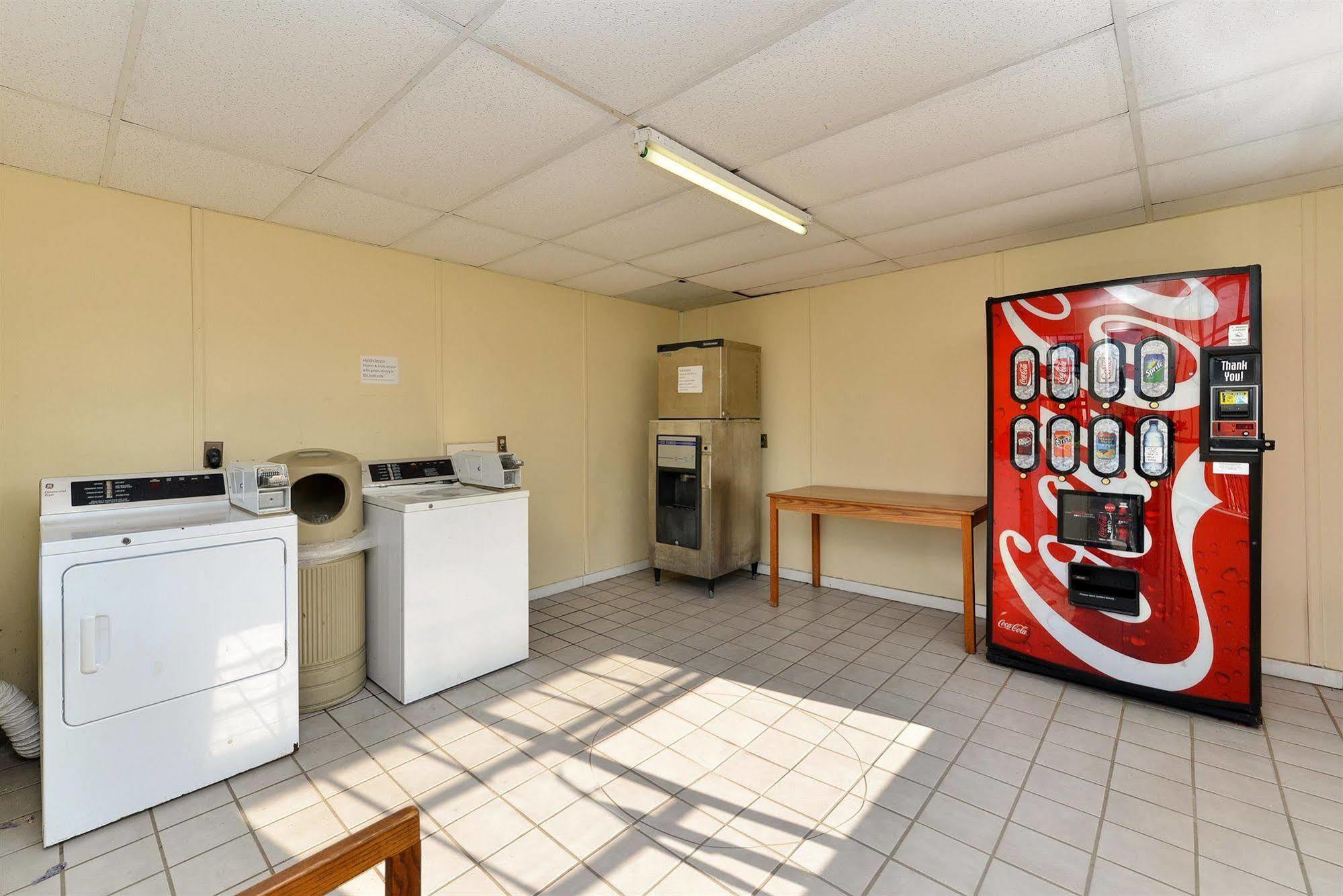 Americas Best Value Inn Arkadelphia Exterior photo